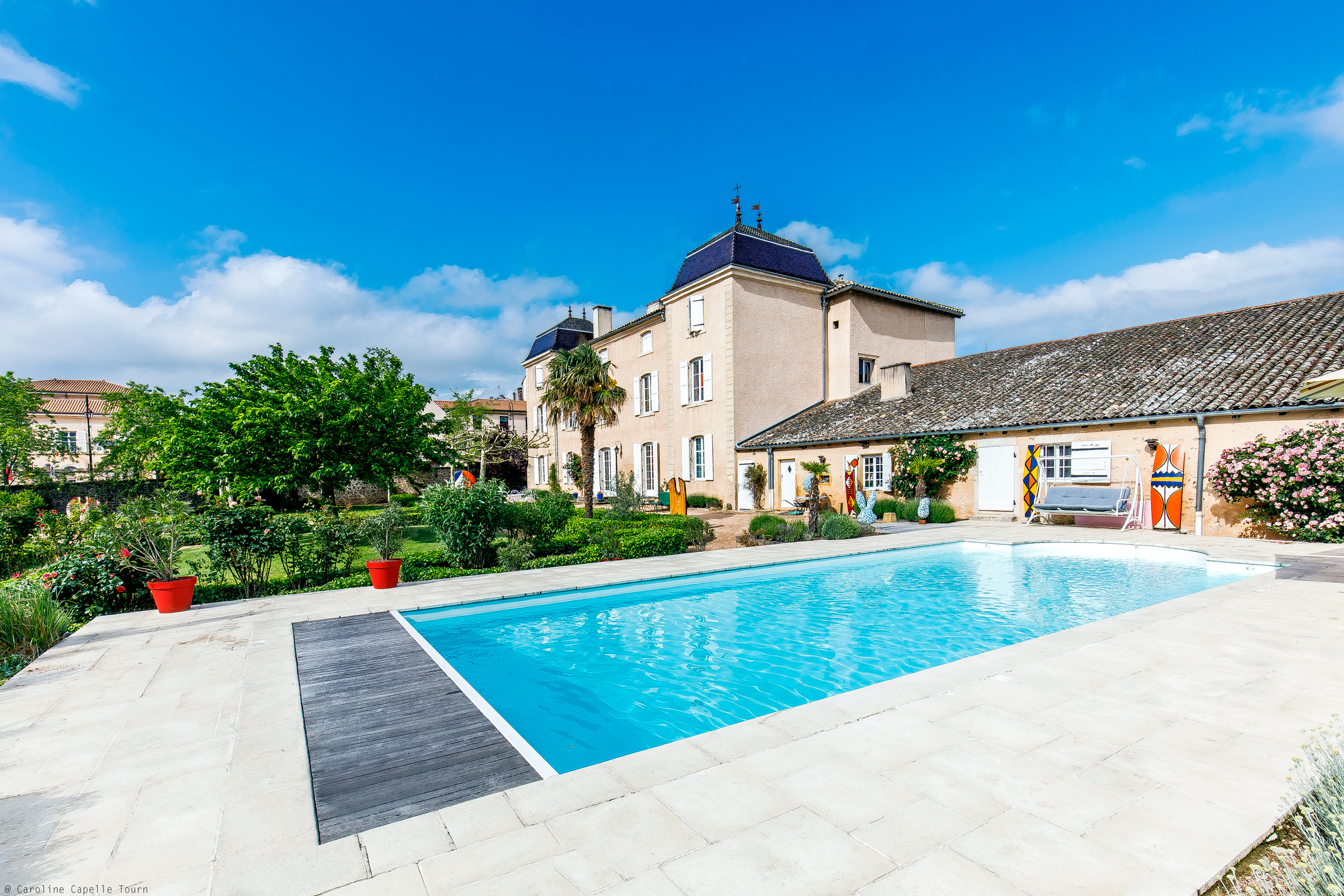 Château dans le Beaujolais vendu par Barnes