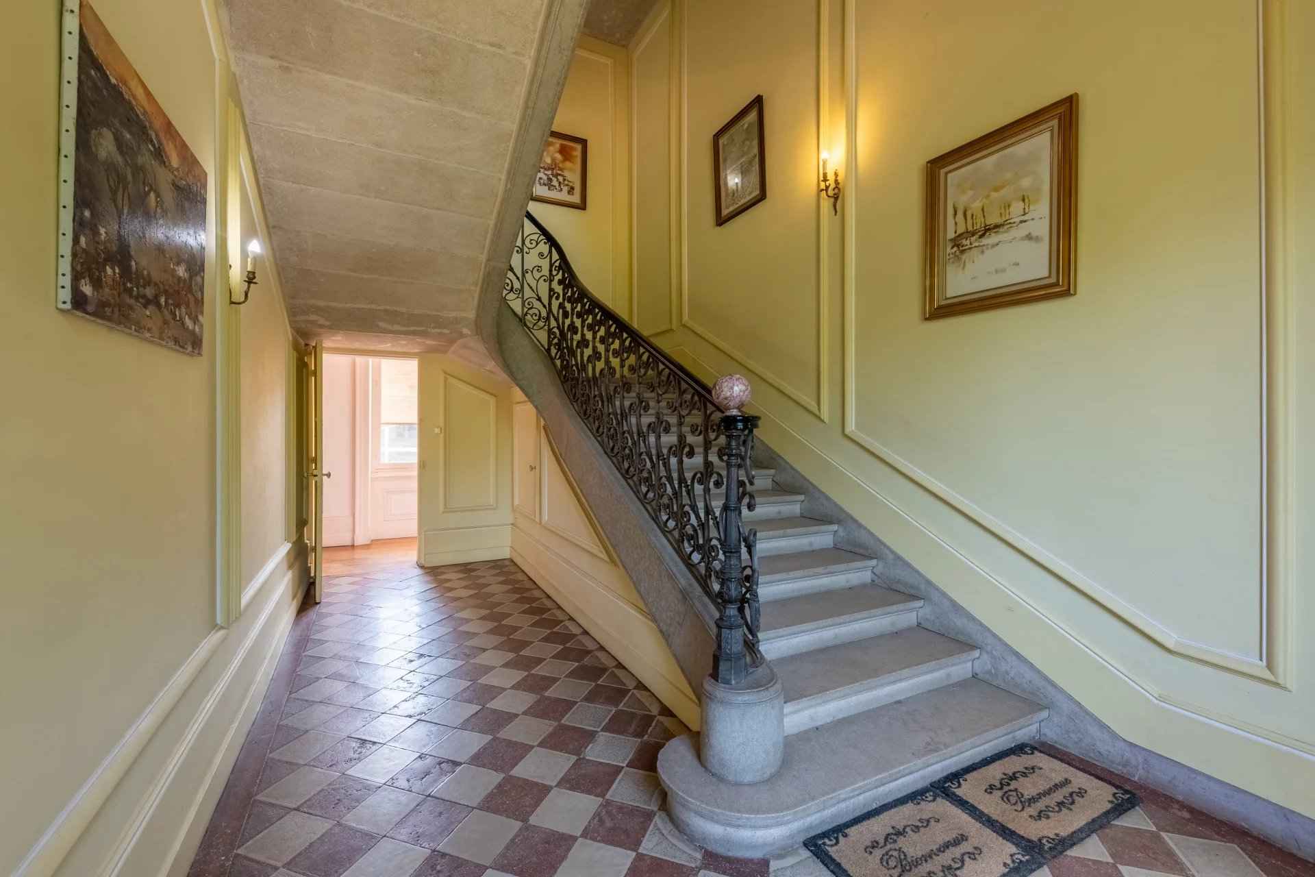 À vendre château à Lacenas