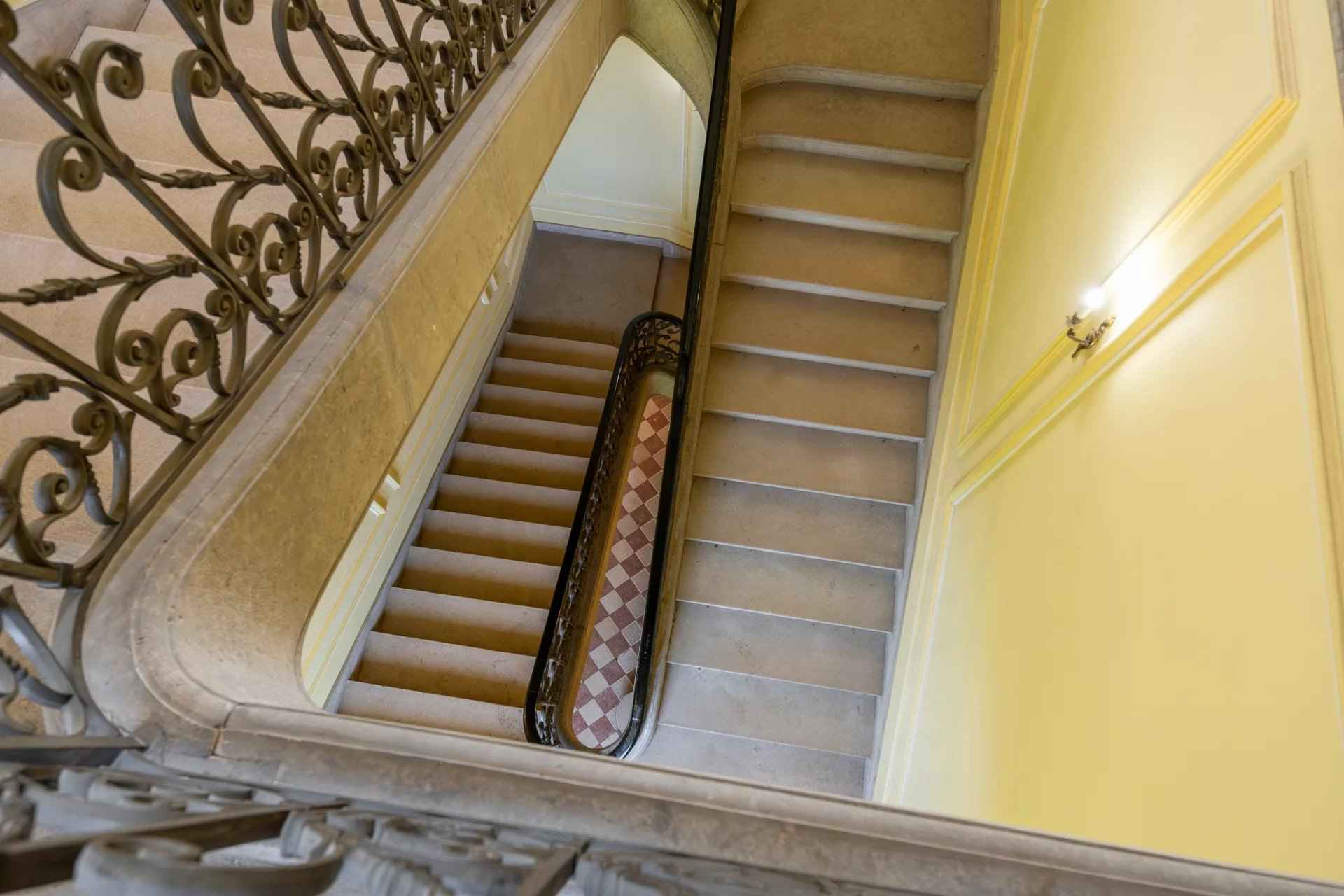 À vendre château à Lacenas