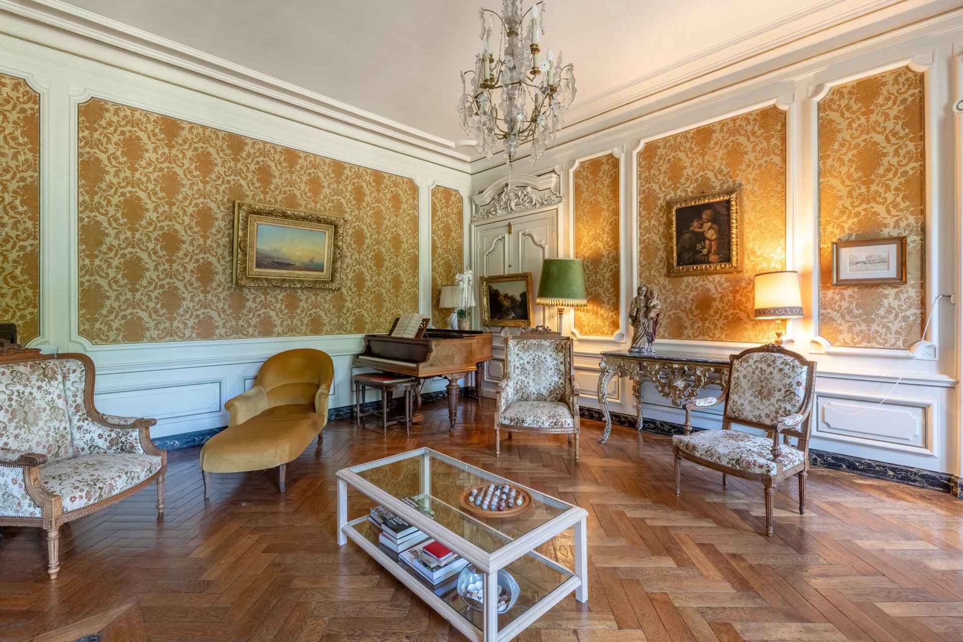 À vendre château à Lacenas