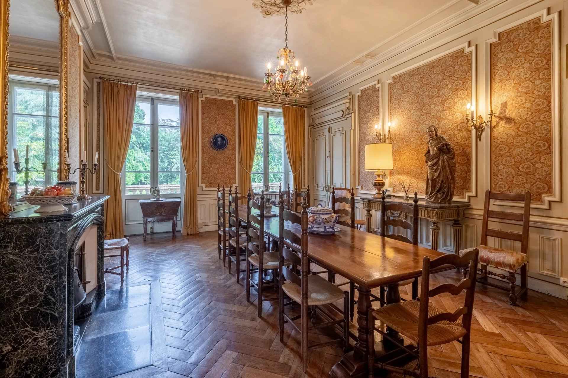 À vendre château à Lacenas