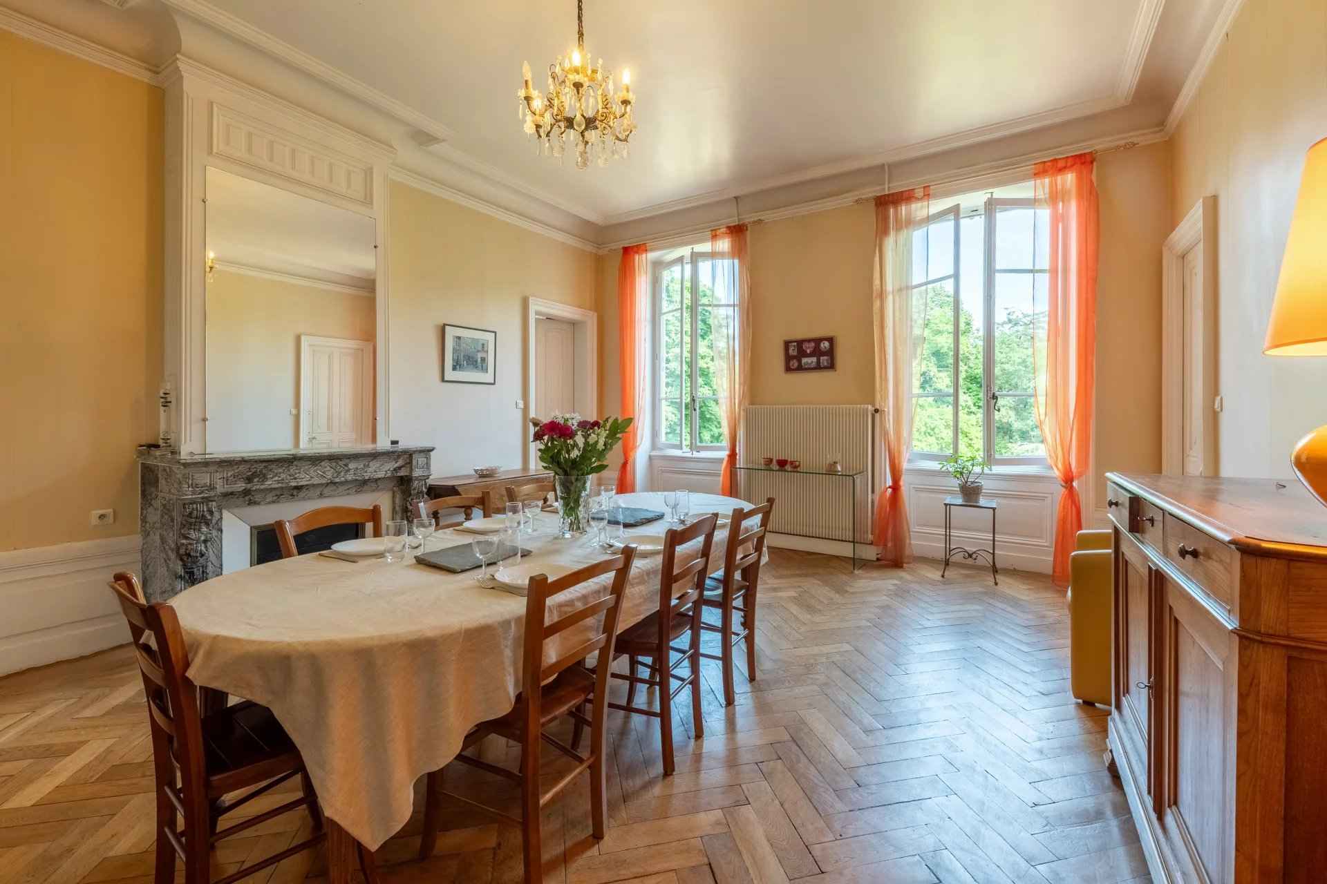 À vendre château à Lacenas