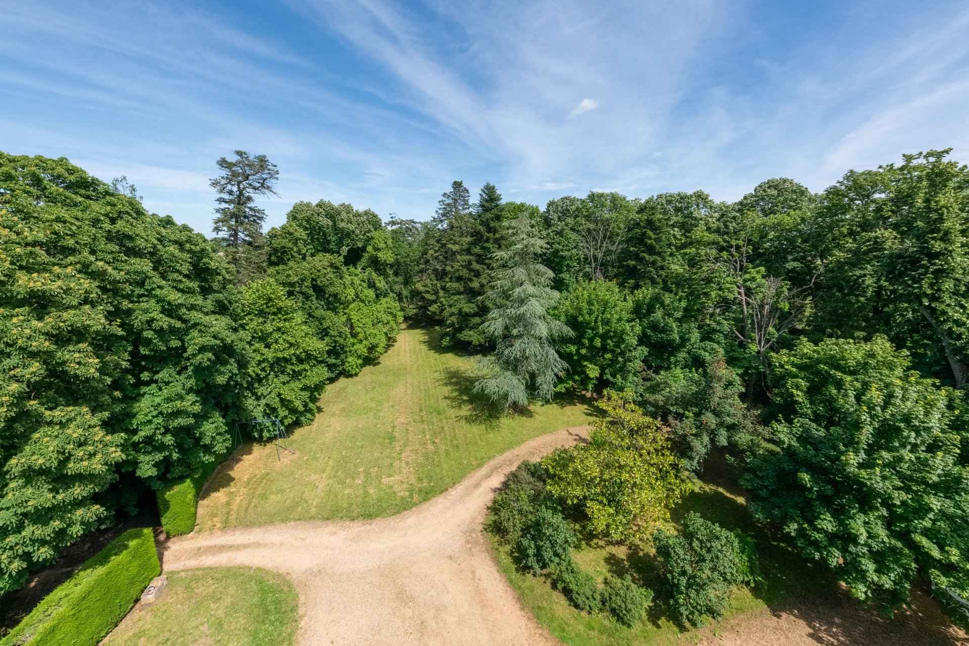À vendre château à Lacenas