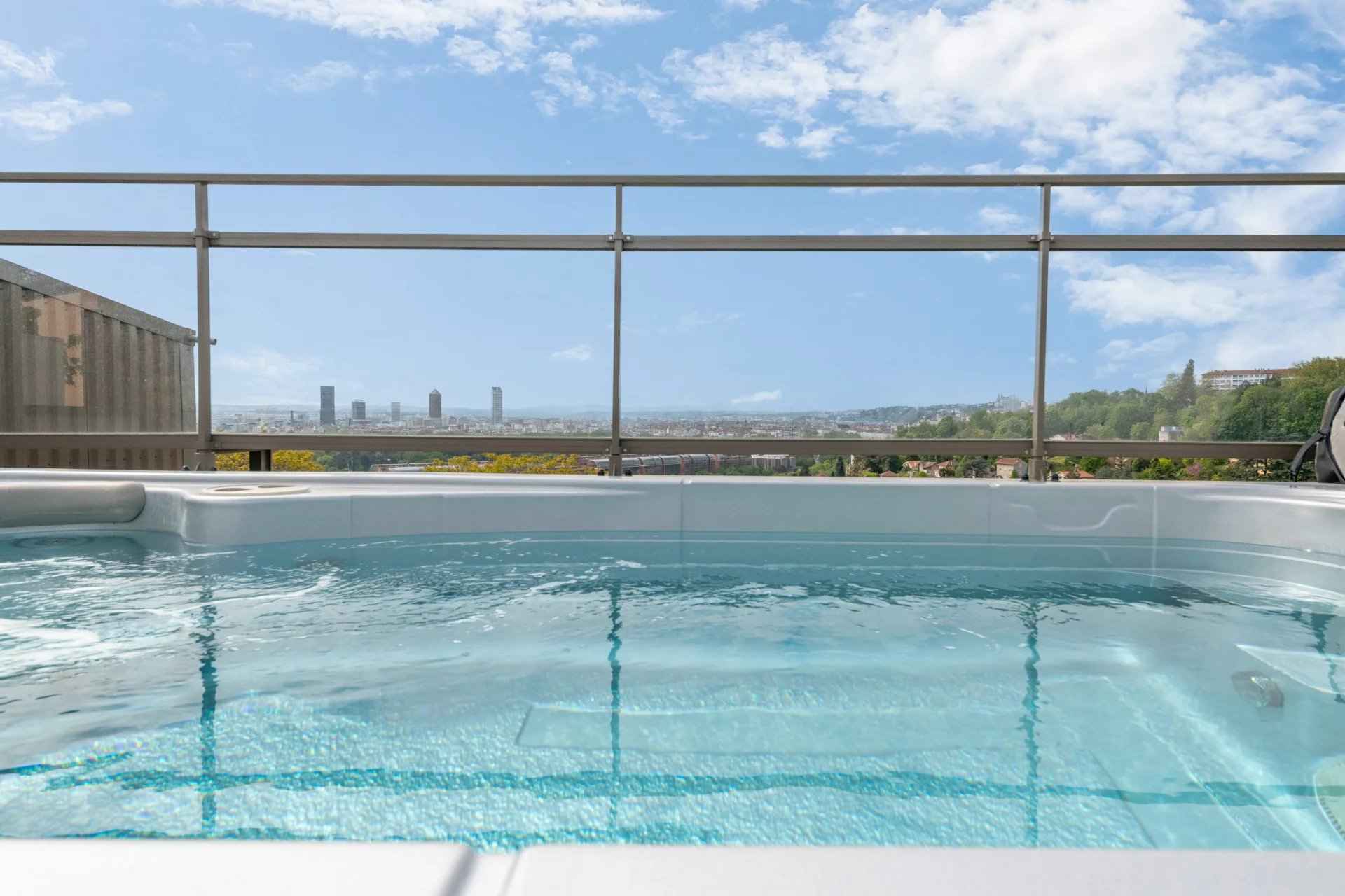 À vendre appartement toit-terrasse à Caluire-et-Cuire 