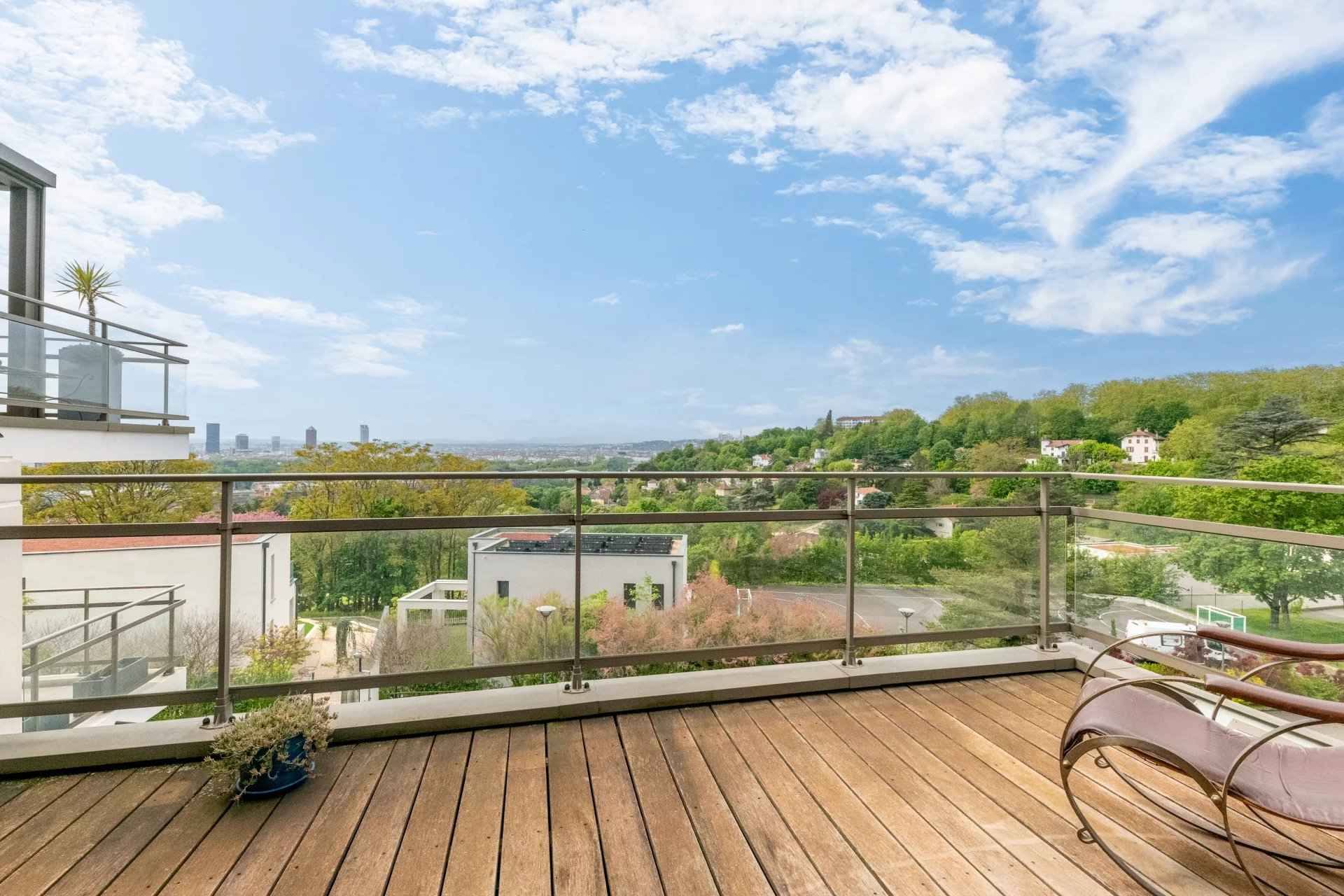 À vendre appartement toit-terrasse à Caluire-et-Cuire 