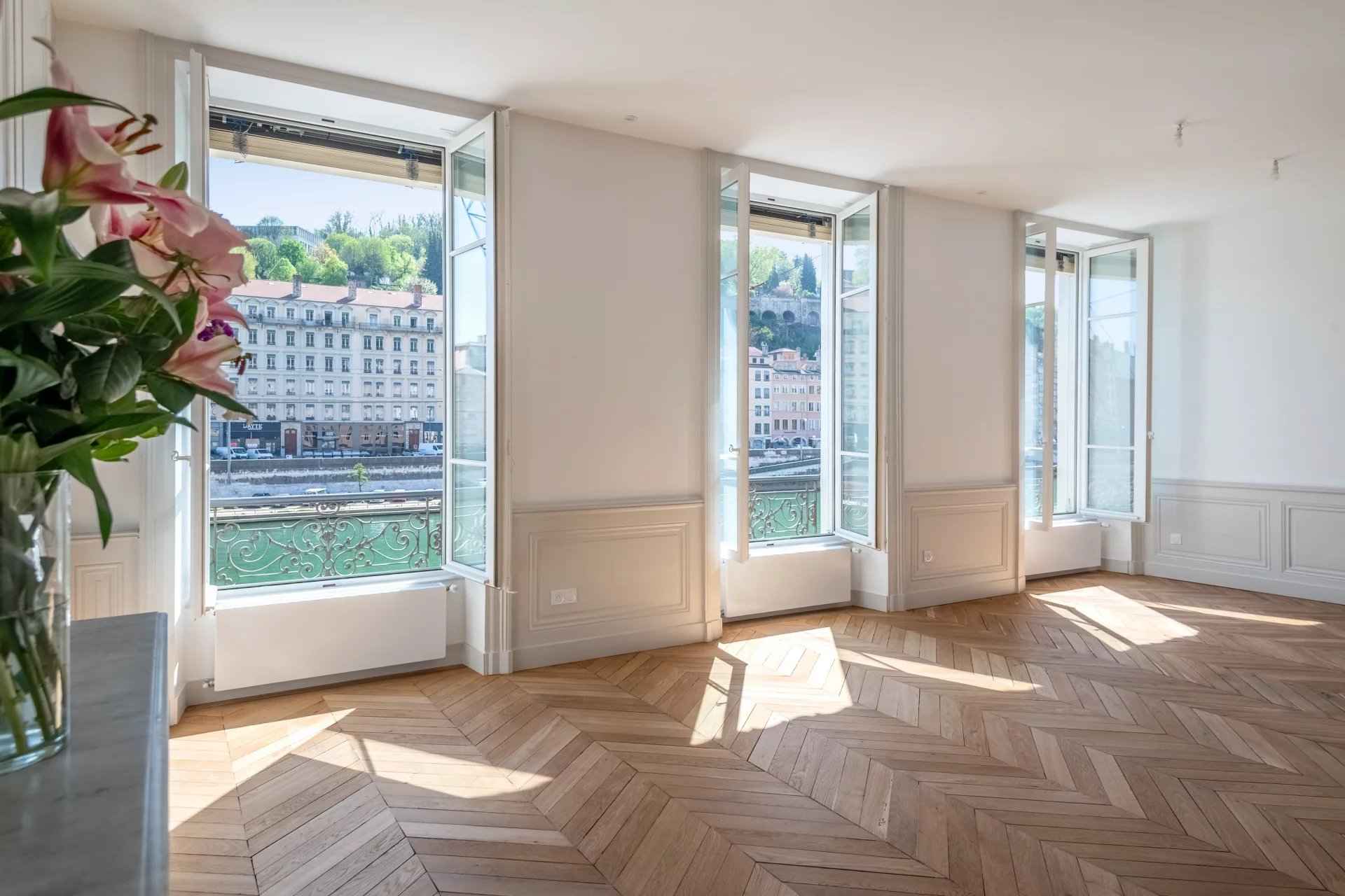 Barnes lyon %c3%a0 vendre appartement familial quai saint vincent - Translation missing: en.helpers.application.image_tag.default_alt