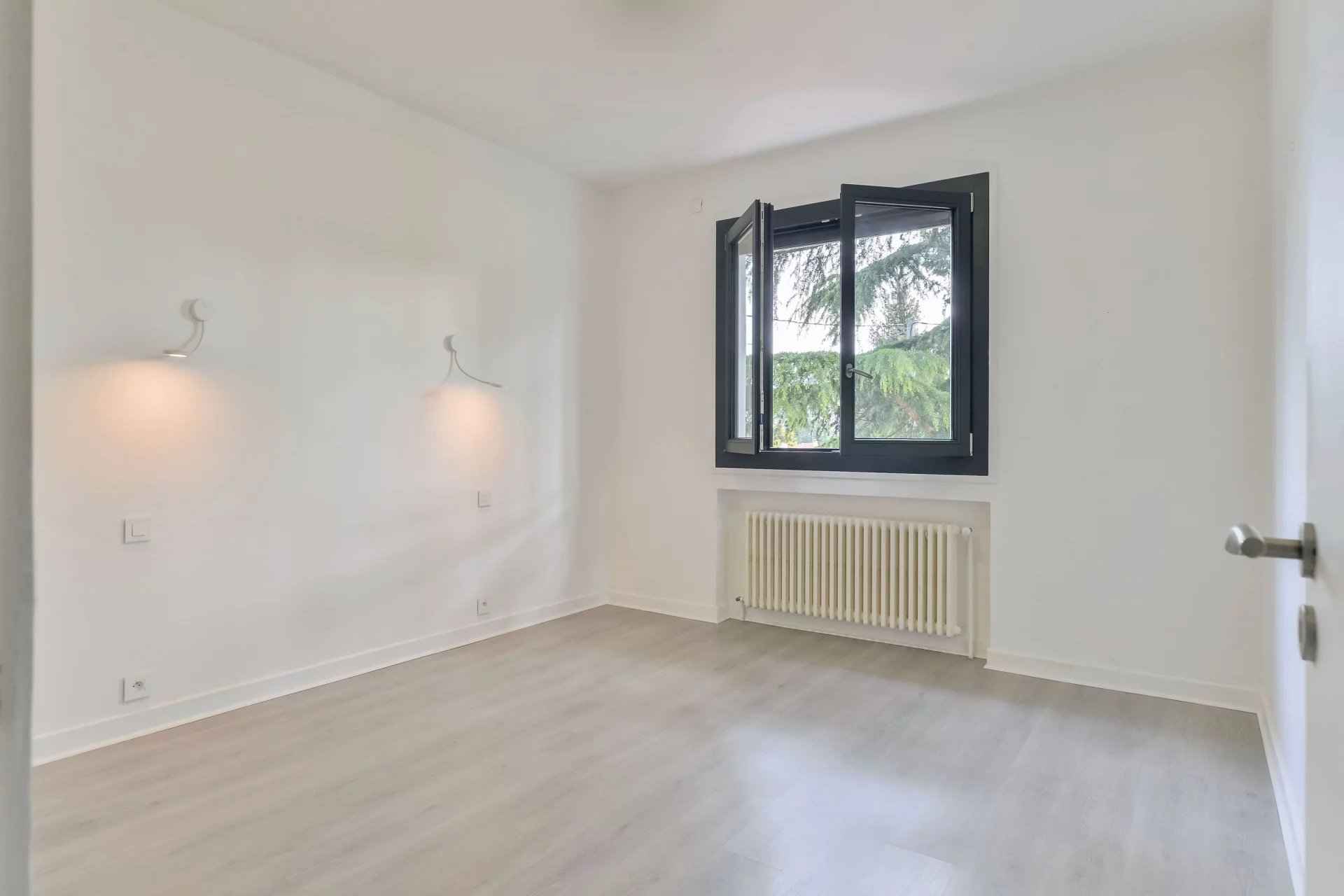 F30044aabd8155ee6f15ea293e59aba0 a0120e03d2 1920 original - Attribut alt par défaut.