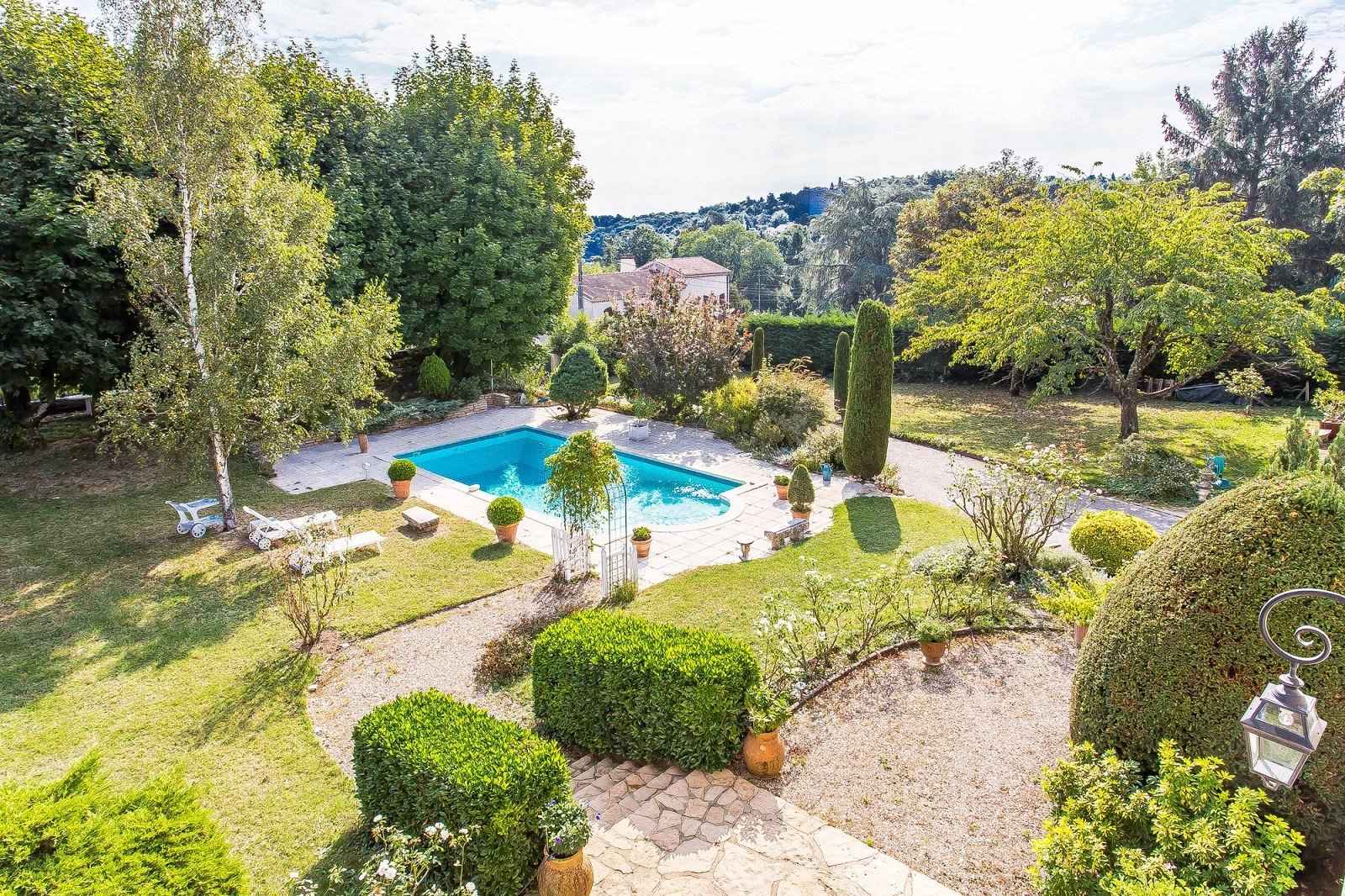 8eb67fc2485406d5445a55064bbce0b5 4af804ba28 1600 original - Attribut alt par défaut.