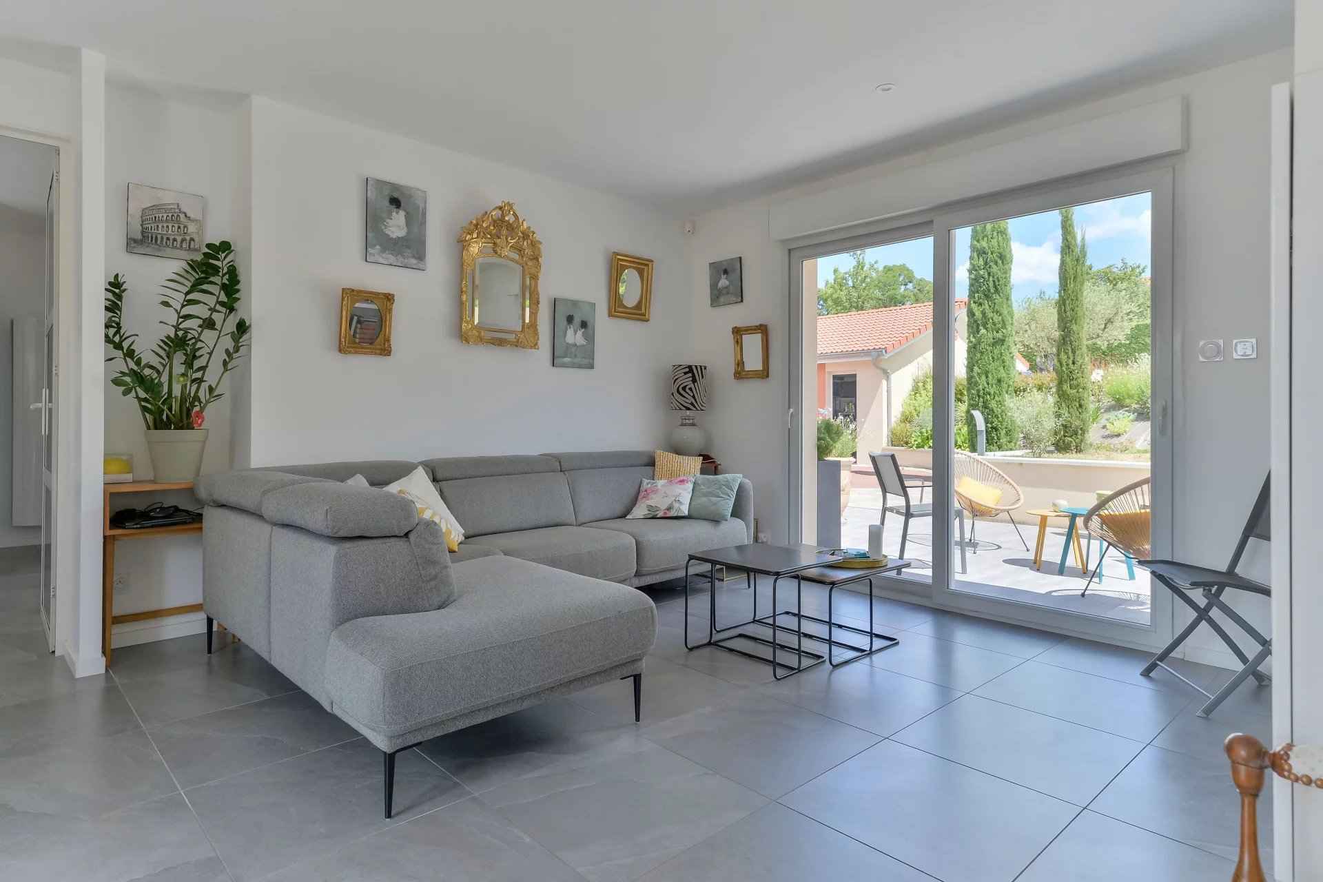 6f69db7e3c45846f02de4c7d5bfb3fcf c55fc74898 1920 original - Attribut alt par défaut.