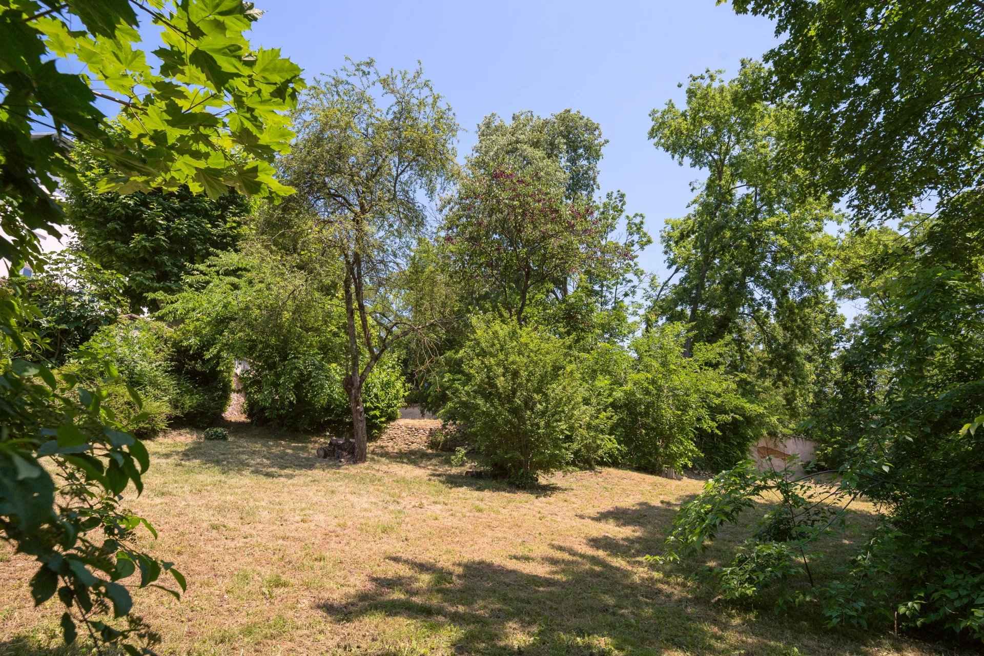 À vendre terrain constructible à Rillieux-la-Pape