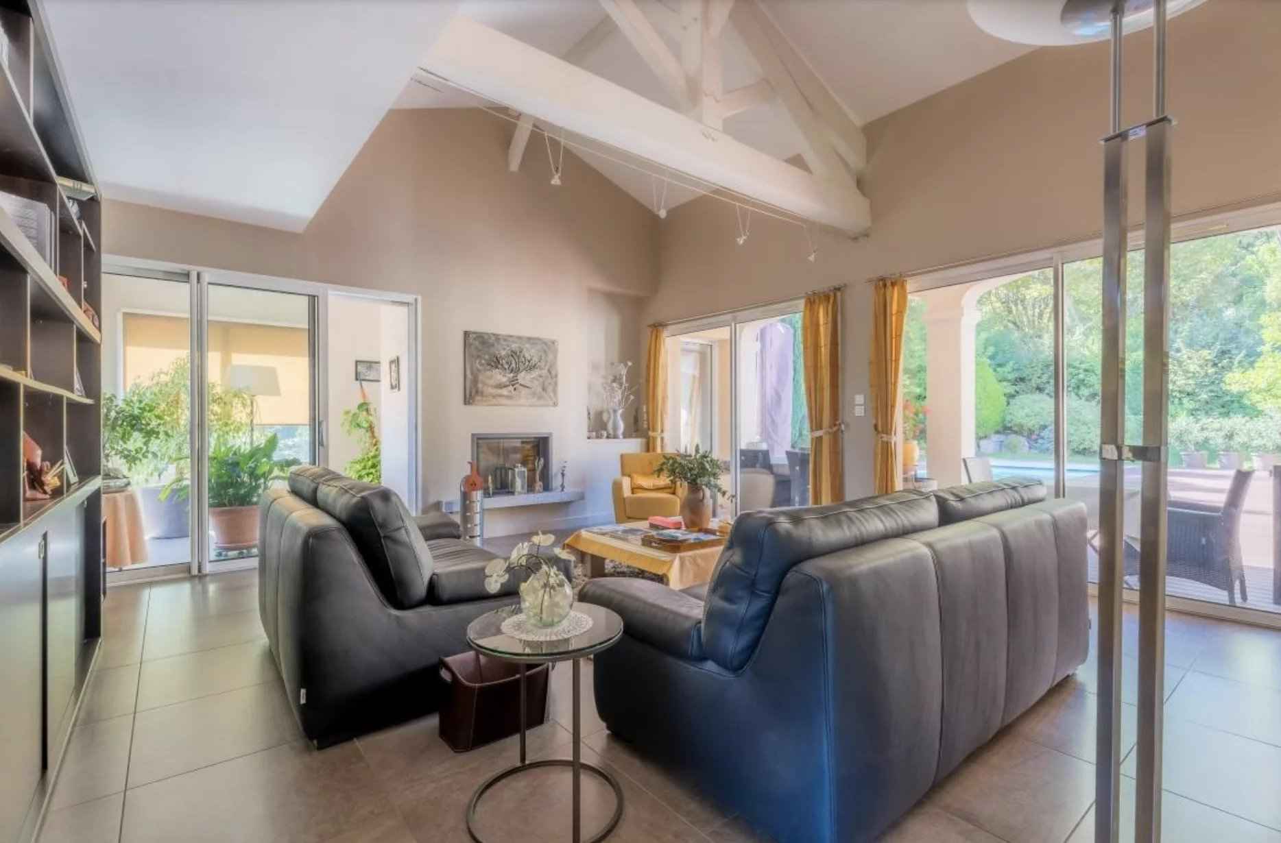 C4efe4f657b93f99f6f8025b0d0b0b6f 5b8245f7b8 1868 original - Attribut alt par défaut.