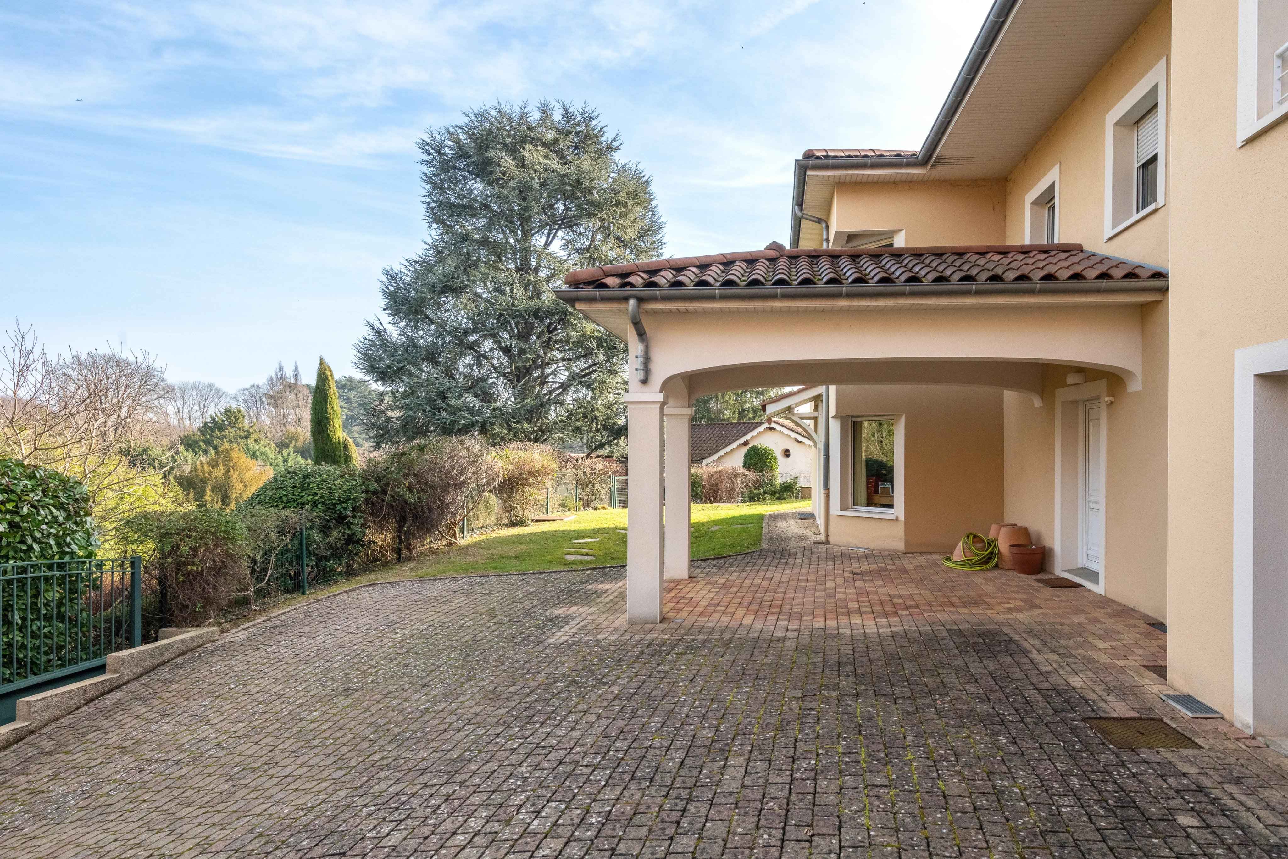 D583b8fa606387b239a2732255d97119 b2b12a632c 4096 original - Attribut alt par défaut.