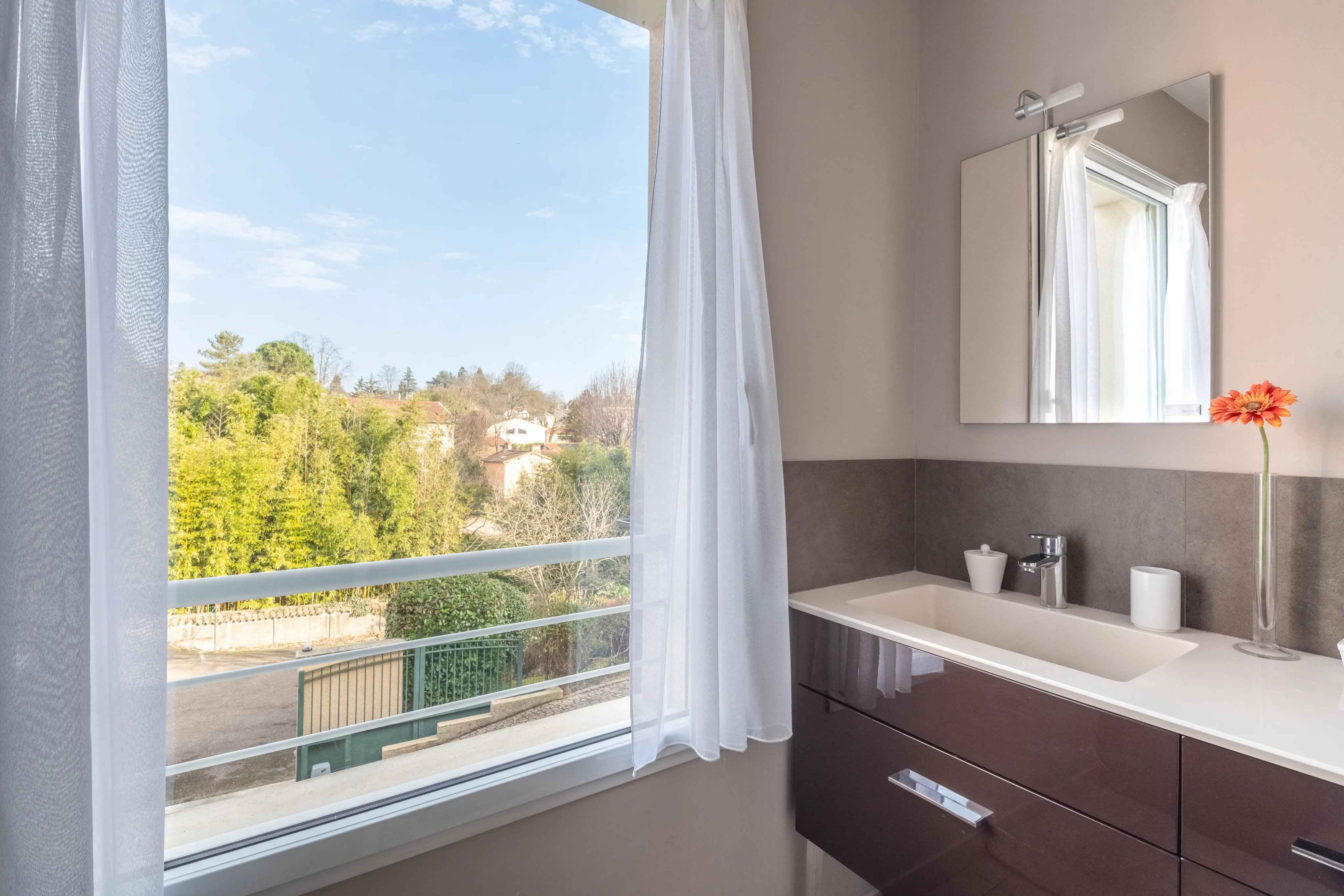 992789d380f2690685cb9f4c2cee01b3 a16142dd6f 4096 original - Attribut alt par défaut.