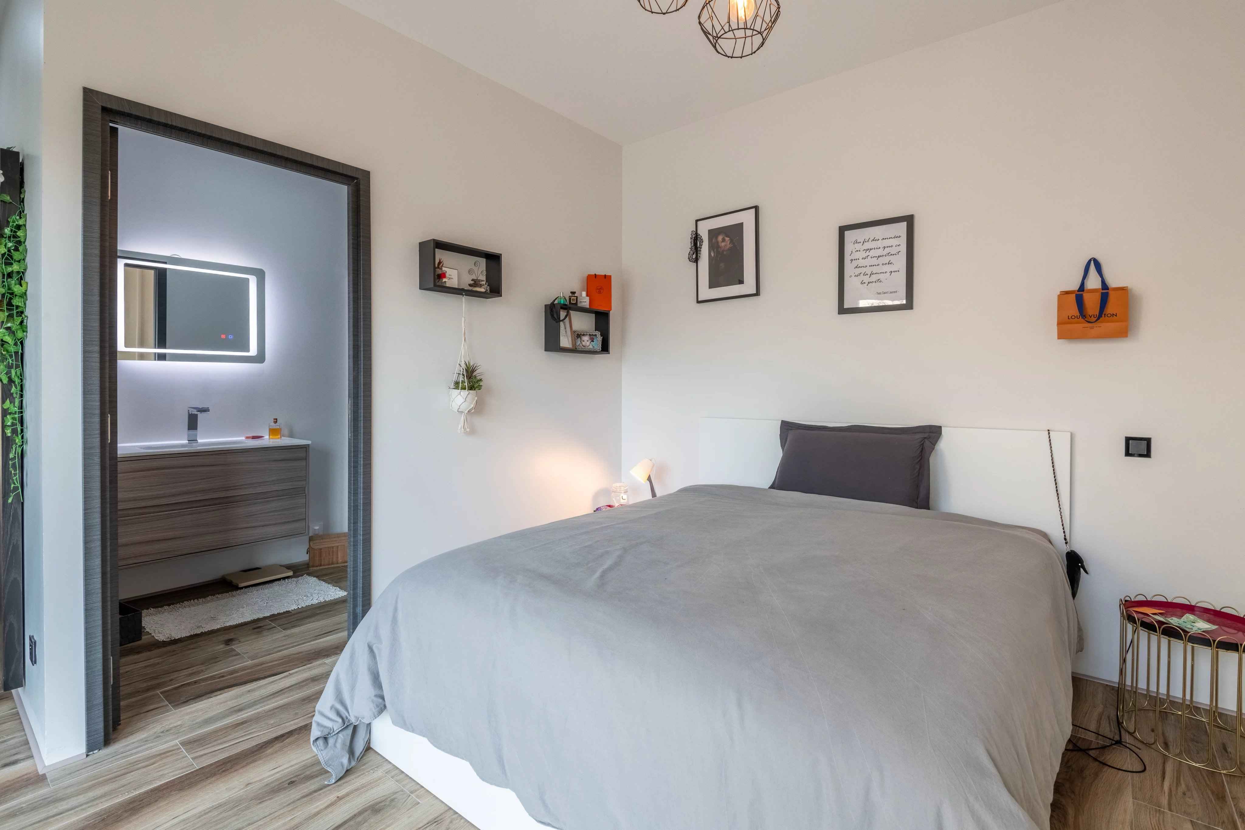 4179e209ea8363f78ab8cb70725d85d5 c958bf9e60 4096 original - Attribut alt par défaut.