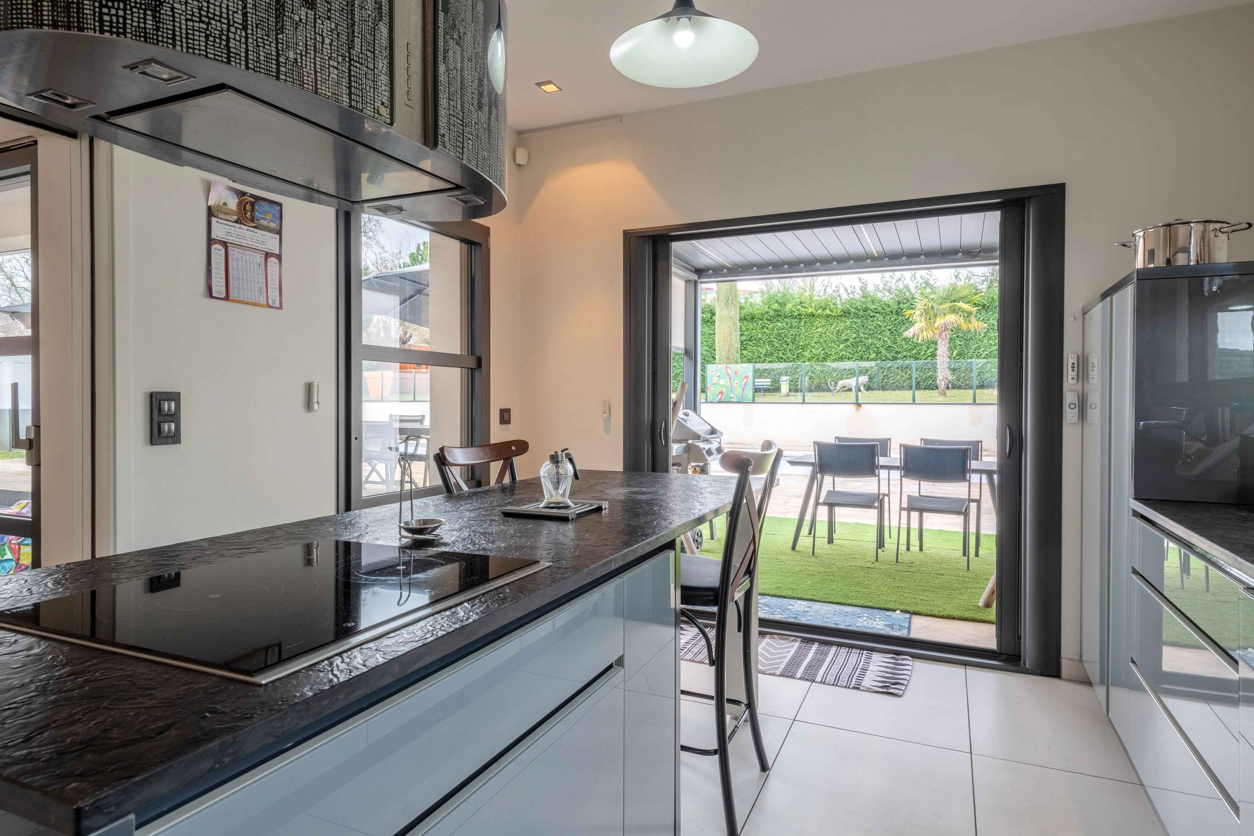 10f5821d04cdcc317e95b4ed51994234 2f0a2a4331 4096 original - Attribut alt par défaut.