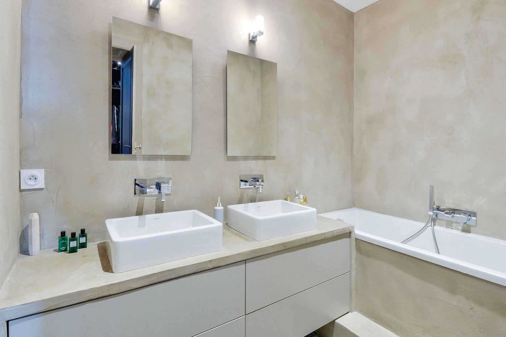 Bad0c5e0ba7f83e218bfba2f381c9b1a c58adf8ba0 1920 original - Attribut alt par défaut.