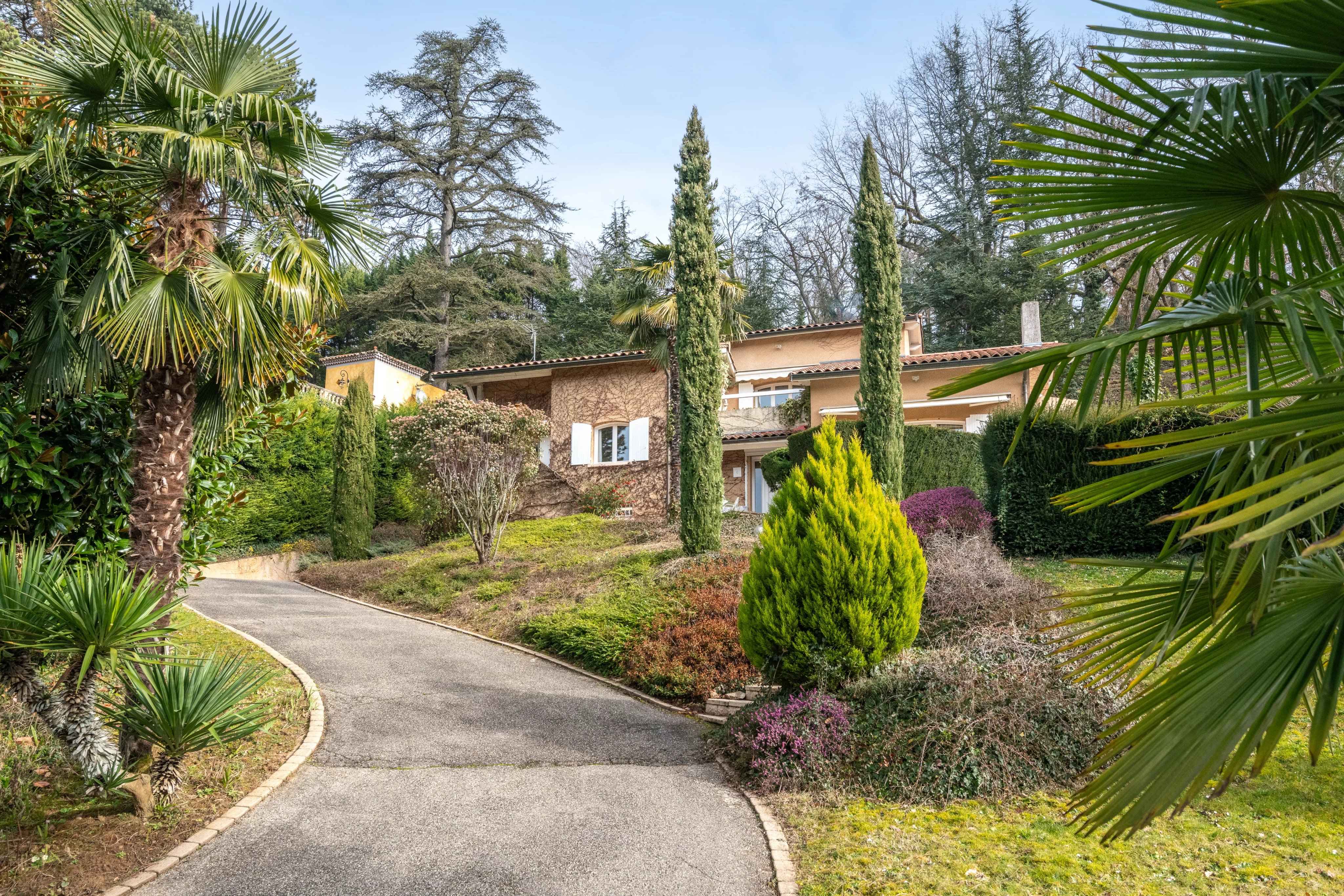 8542b3d5a4682afe44fb84ec9a28c8f8 c3dfe079c0 4096 original - Attribut alt par défaut.