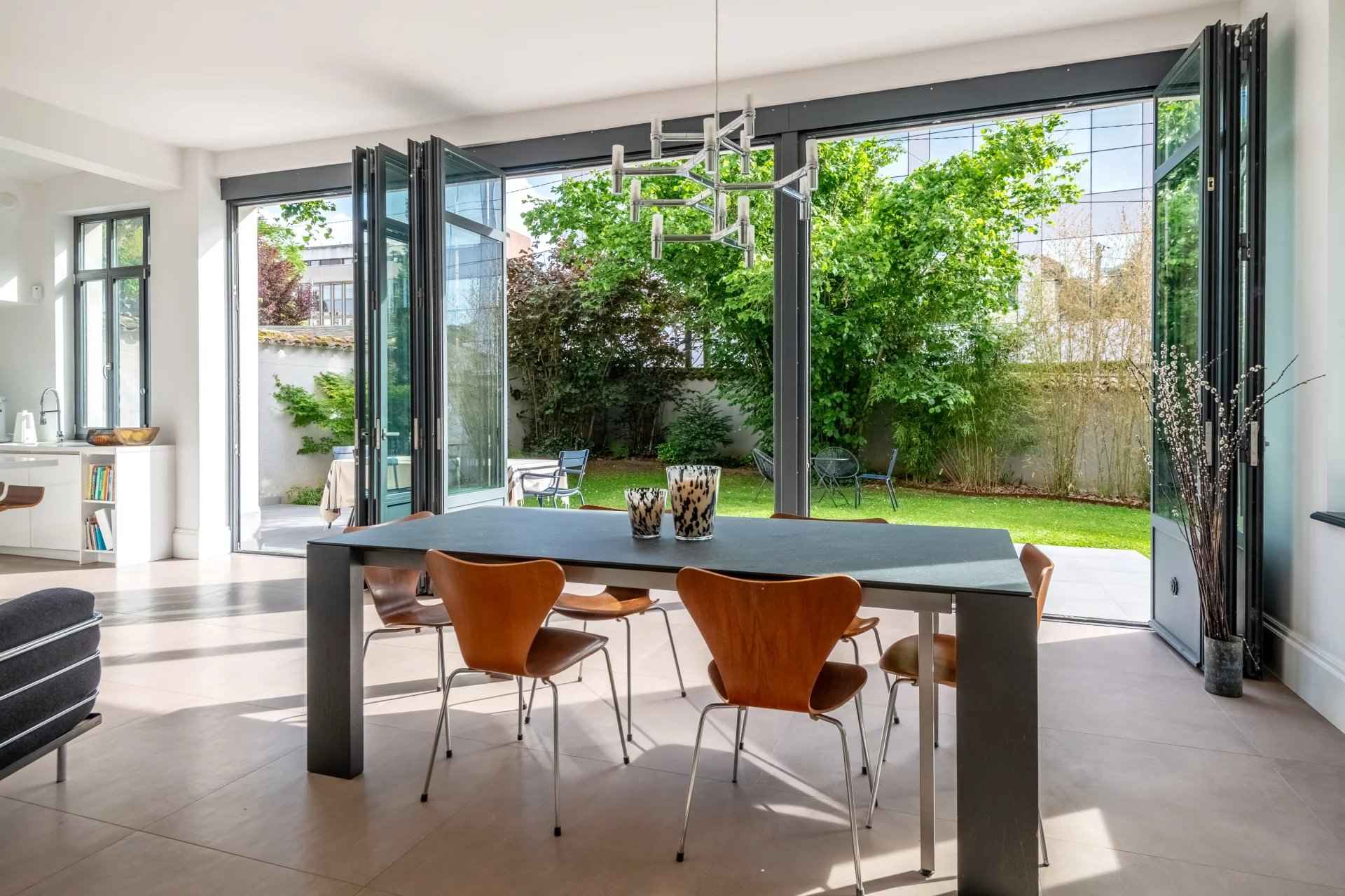 F5a49794ee60c246ece5968d8c0997e8 2975360b5f 1920 original - Attribut alt par défaut.