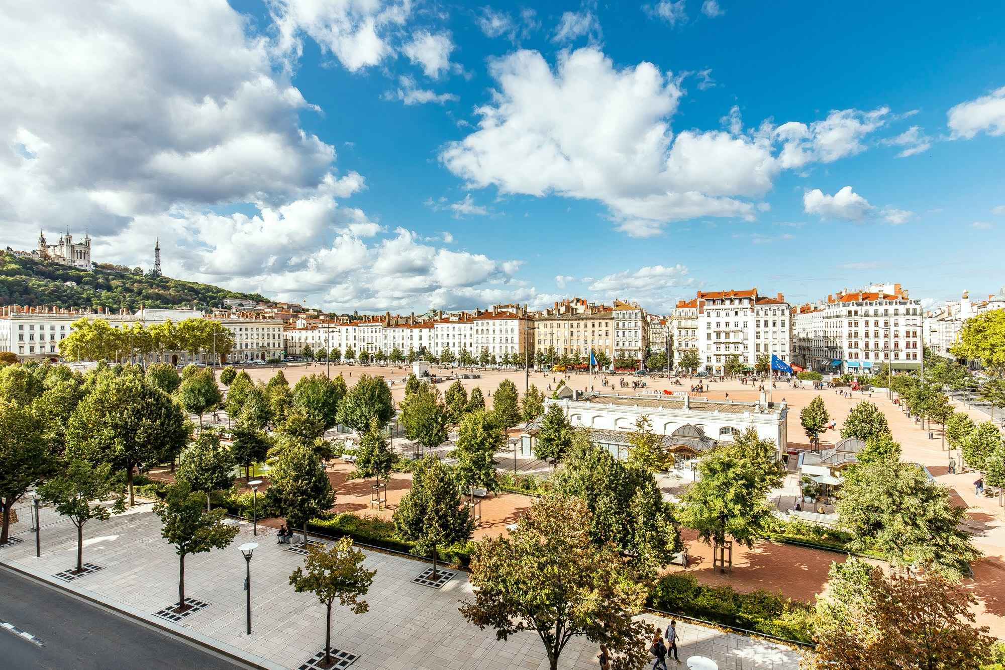 Lyon%202 - Translation missing: en.helpers.application.image_tag.default_alt