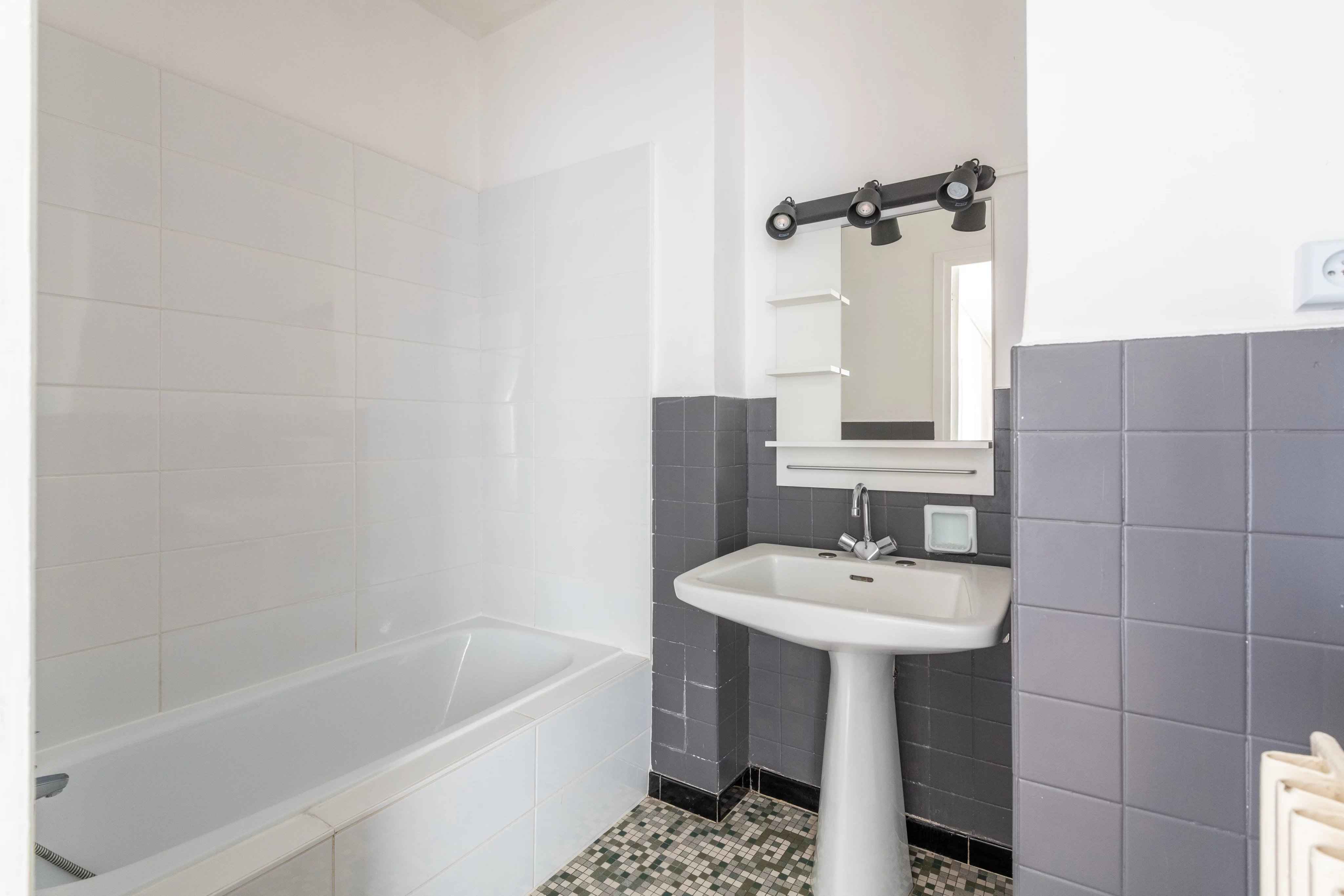 8f187c2d229f044ddc93135fb7a8fb42 b129560cbe 4096 original - Attribut alt par défaut.