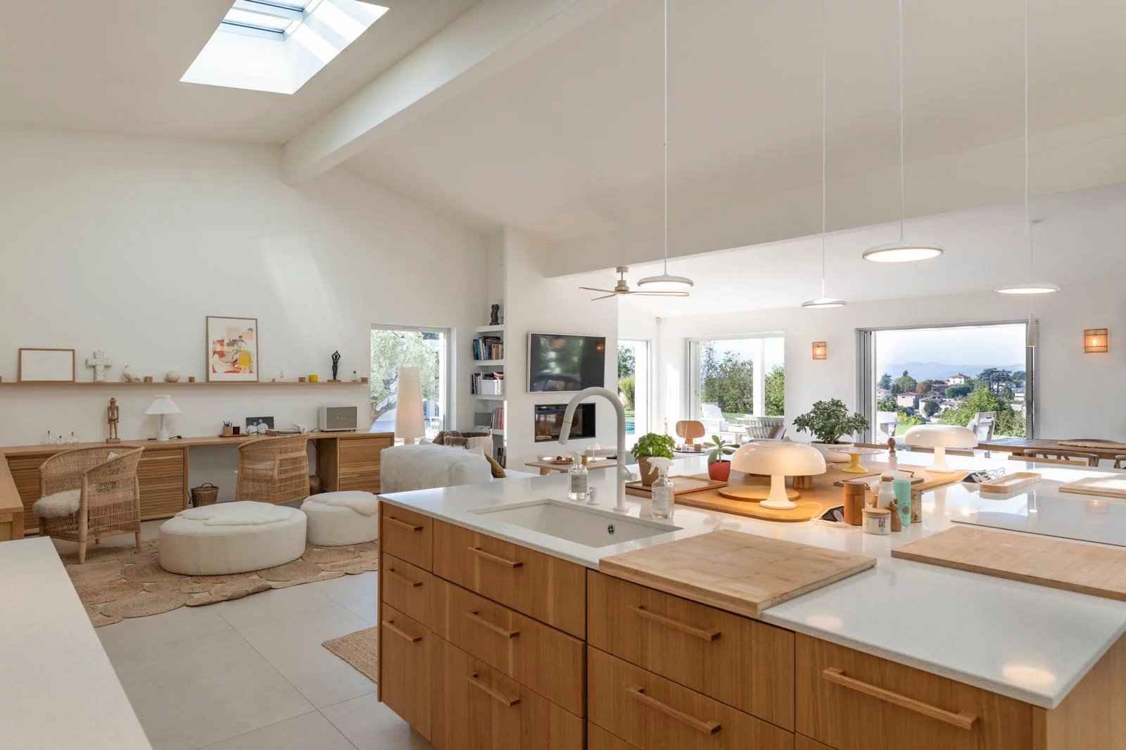 C8f660a86ab0074bd2cf17e695c242d5 d0b6b5b9d7 1600 original - Translation missing: en.helpers.application.image_tag.default_alt