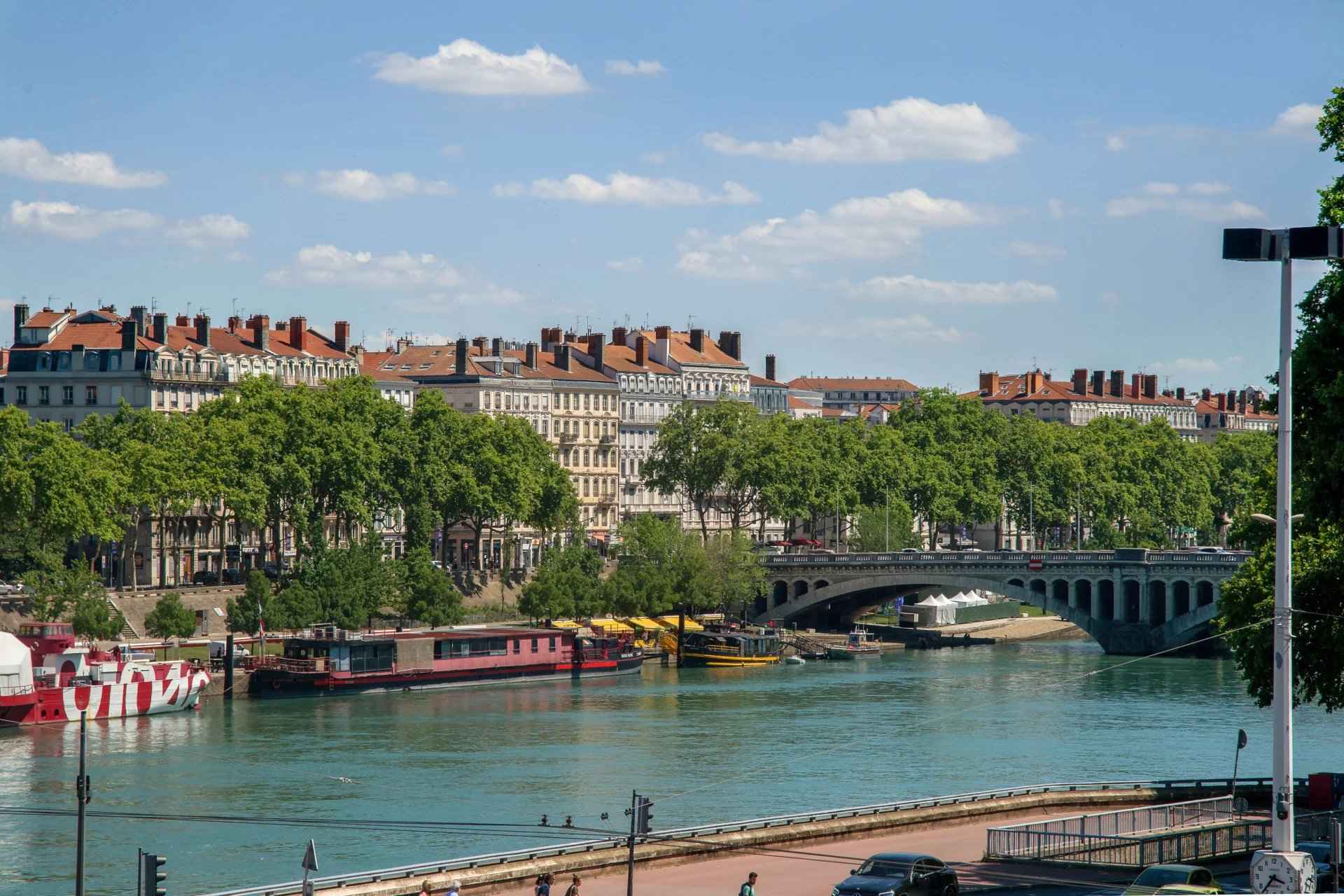 Appartement - Barnes Lyon, agence immobilière de prestige, vue quais du Rhône