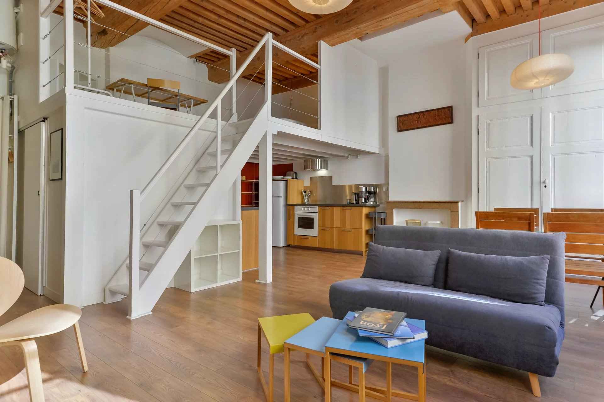 Appartement - Barnes Lyon, agence immobilière de prestige, espace vie d'un appartement de 42,55 m² aux pentes de la Croix Rousse à Lyon