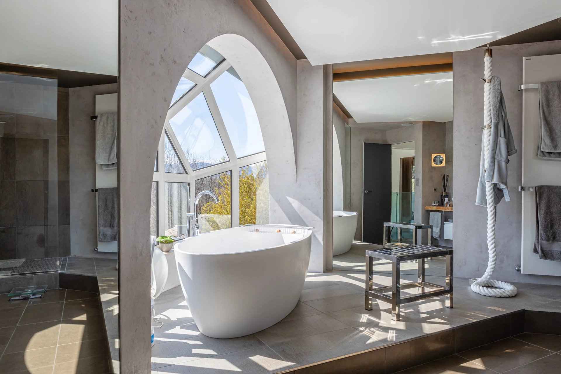 Barnes Lyon, prestigious real estate agency - Bathroom of a house in Brindas