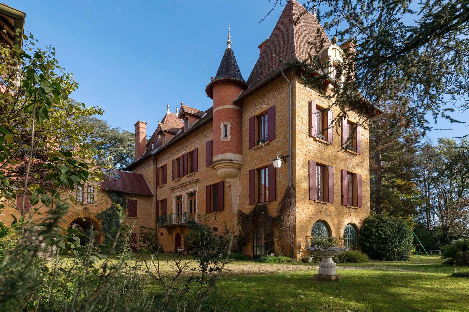 Chateau villefranche sur saone - Attribut alt par défaut.