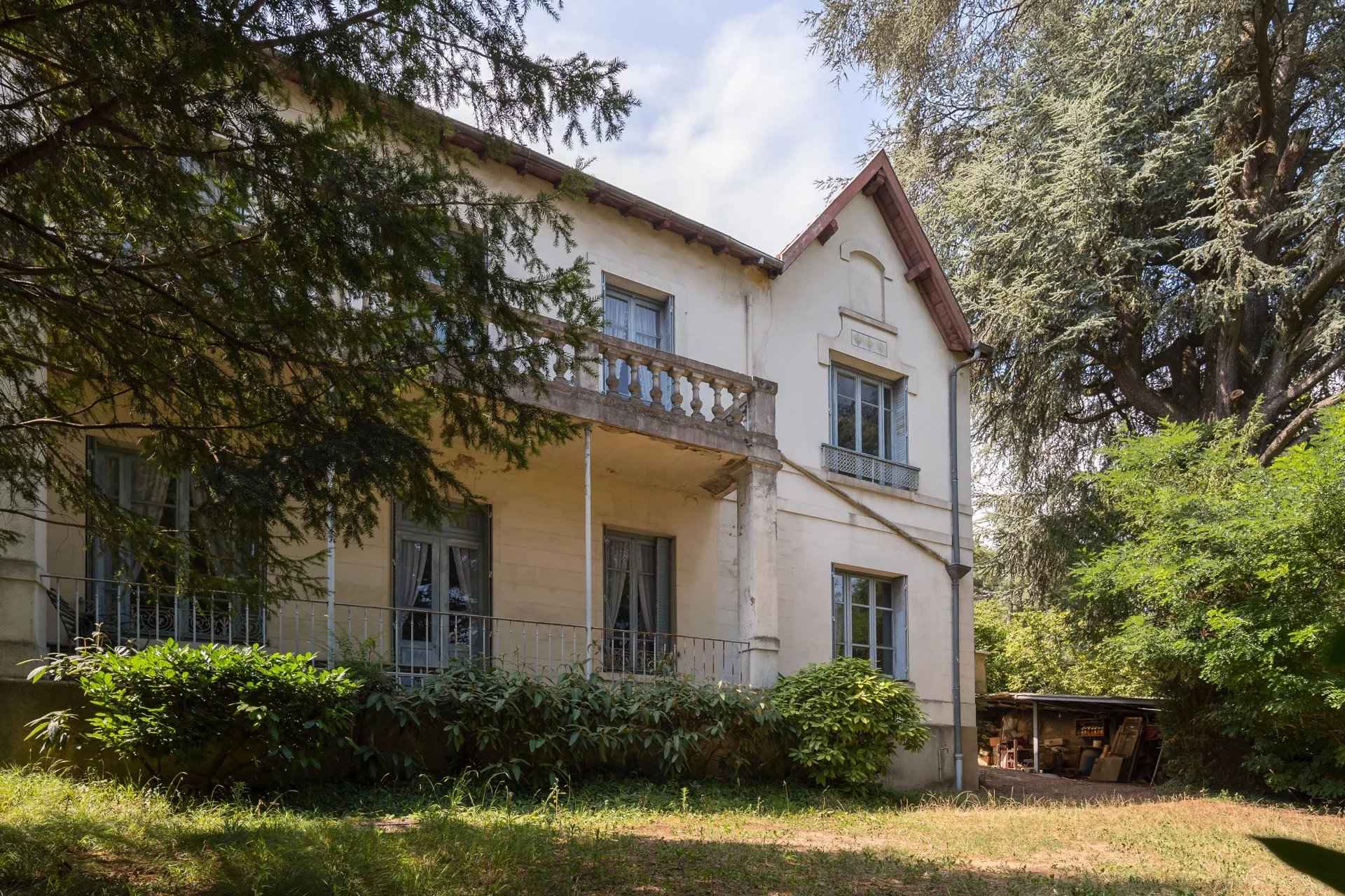 À vendre maison d'environ 188,97 m² à Tassin-la-Demi-Lune