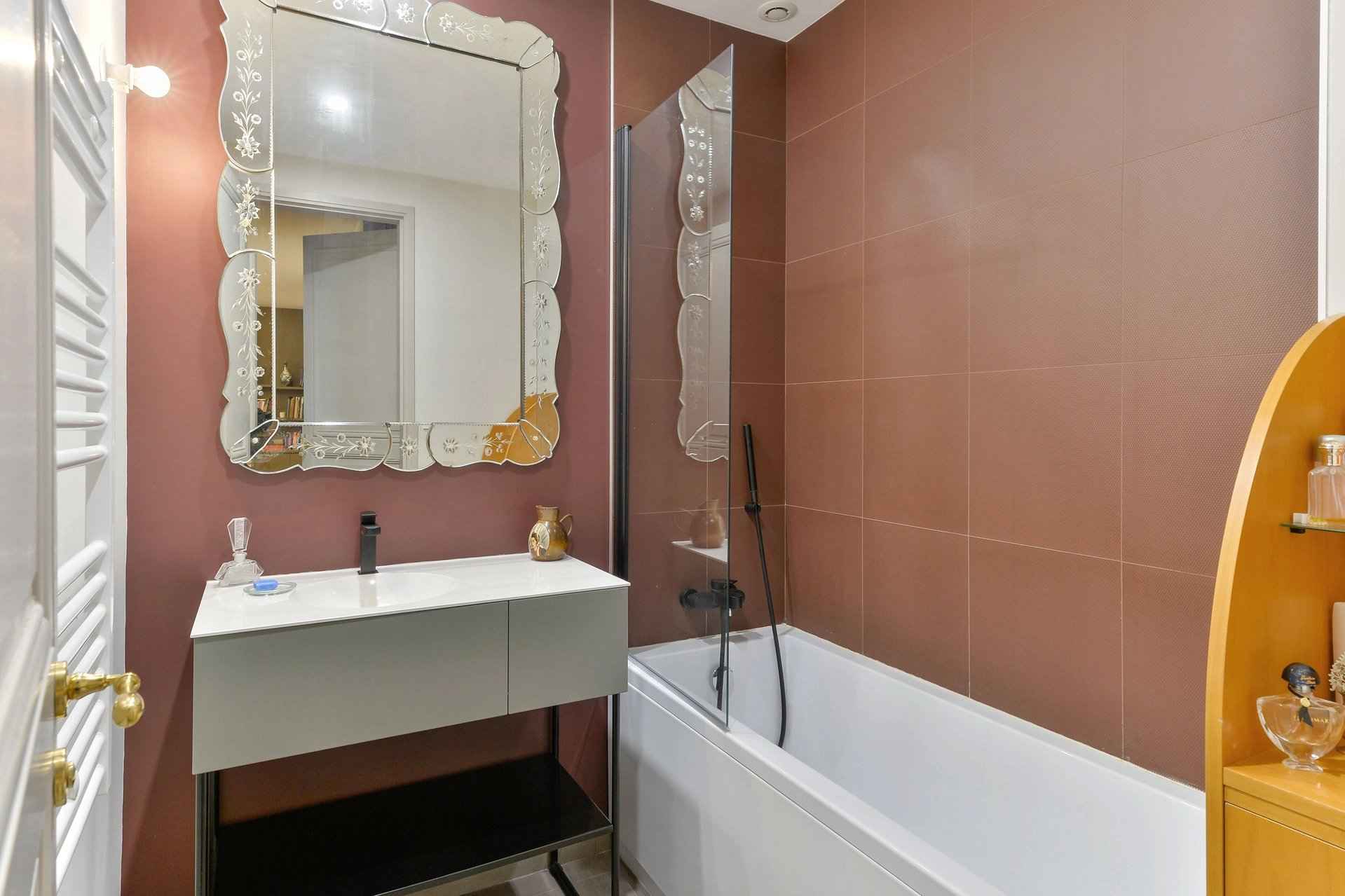 Salle de bains Appartement - Barnes Lyon, agence immobilière de prestige